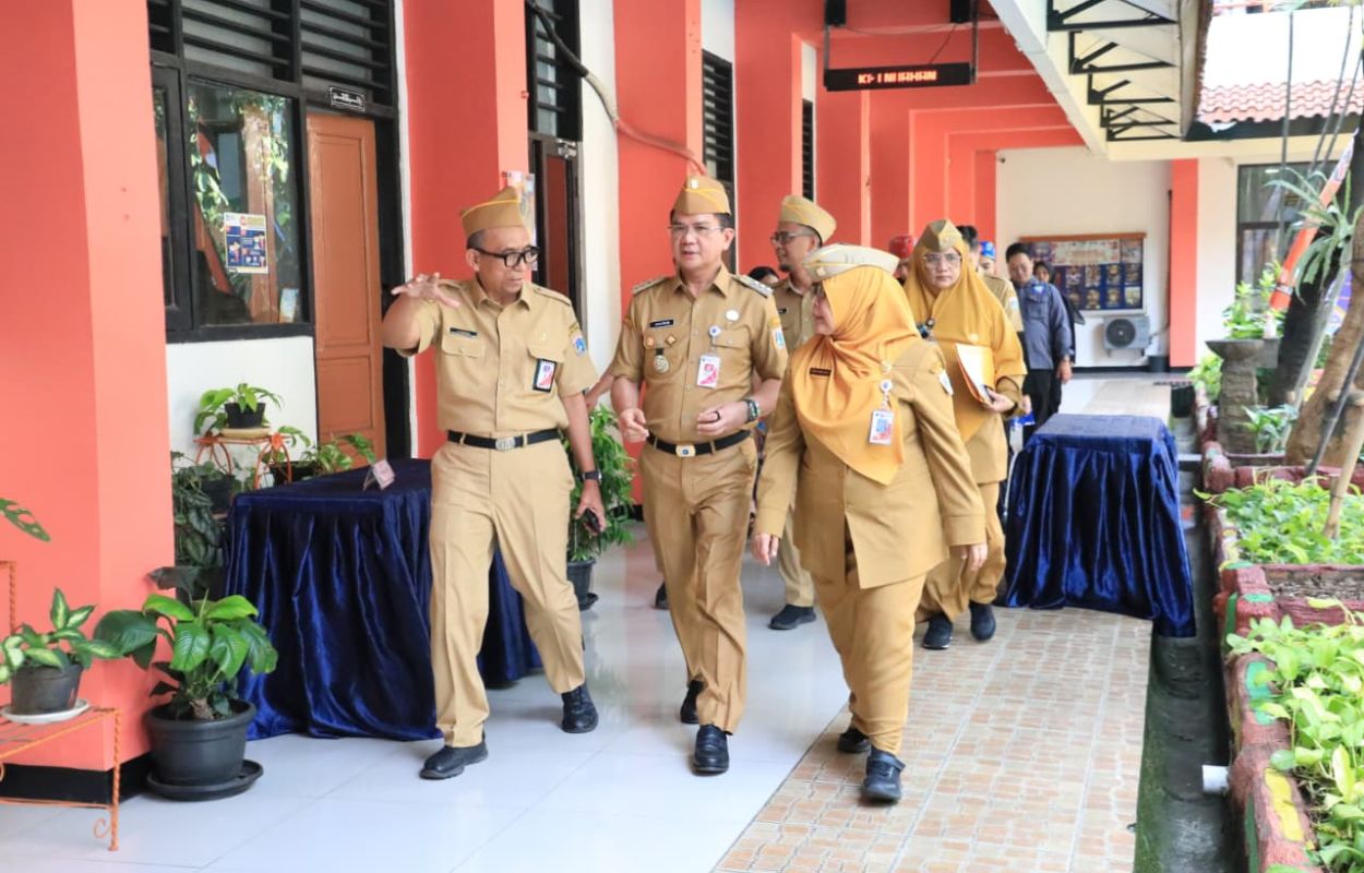 Pastikan-MPLS-Aman-Walikota-Syafrin-Kunjungi-SMKN-57-Jakarta
