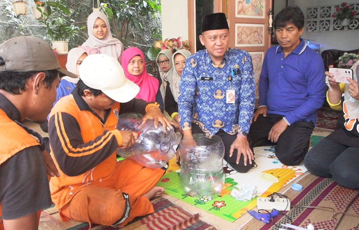 Kelurahan-Grogol-Selatan-Edukasi-Kader-Dasawisma-Buat-Komposter