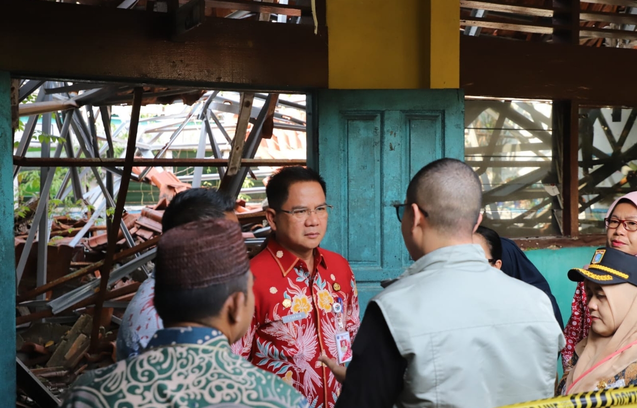 Segera-Dibangun-Walikota-Syafrin-Tinjau-SDN-Kebayoran-Lama-Selatan-09