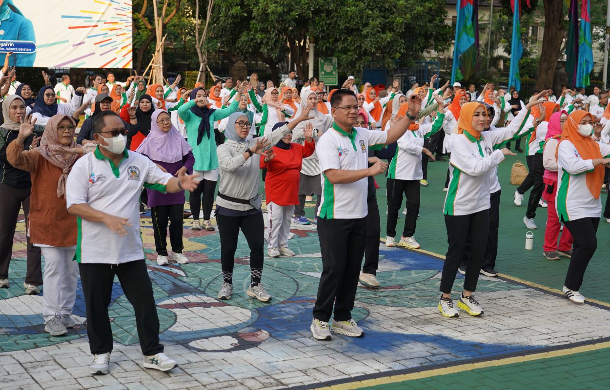 Jaga-Kebugaran-Pegawai-di-Lingkungan-Kota-Jakarta-Selatan-Senam-Bersama