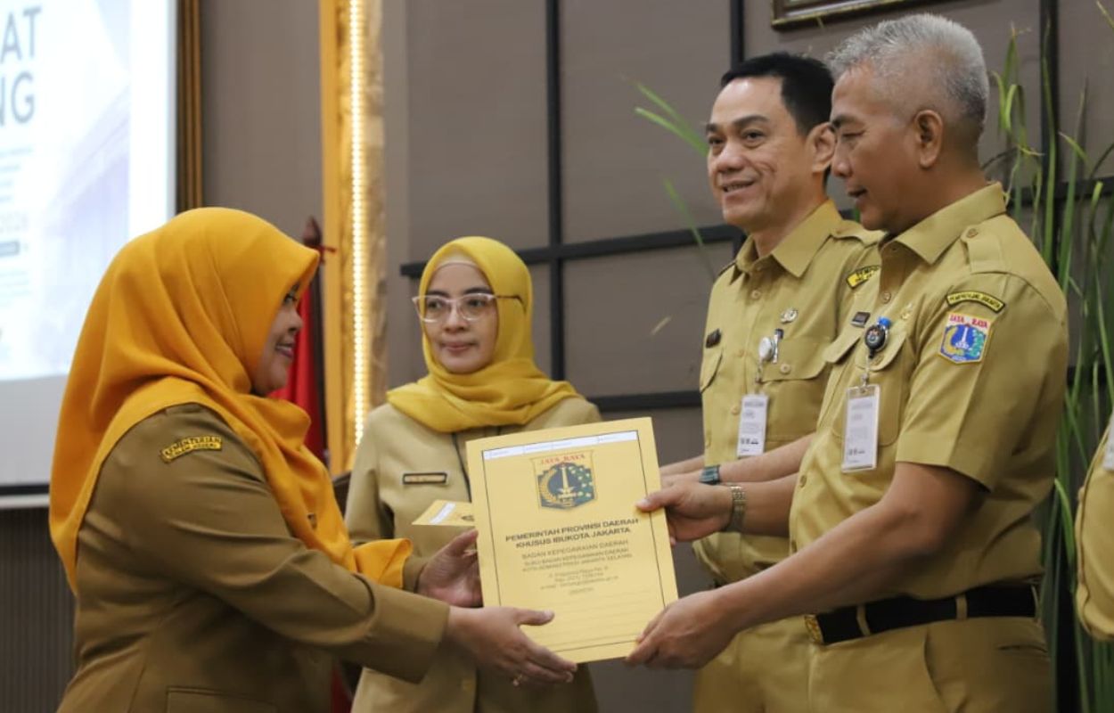 31-PNS-di-Lingkungan-Pemkot-Jaksel-Terima-SK-Pensiun