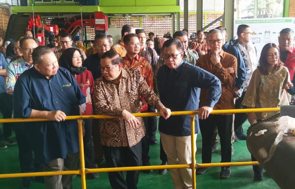 Tinjau-TPS-3R-Menteng-Atas-Gubernur-Pramono-Minta-Pemanfaatan-TPS-3R-Dioptimalkan