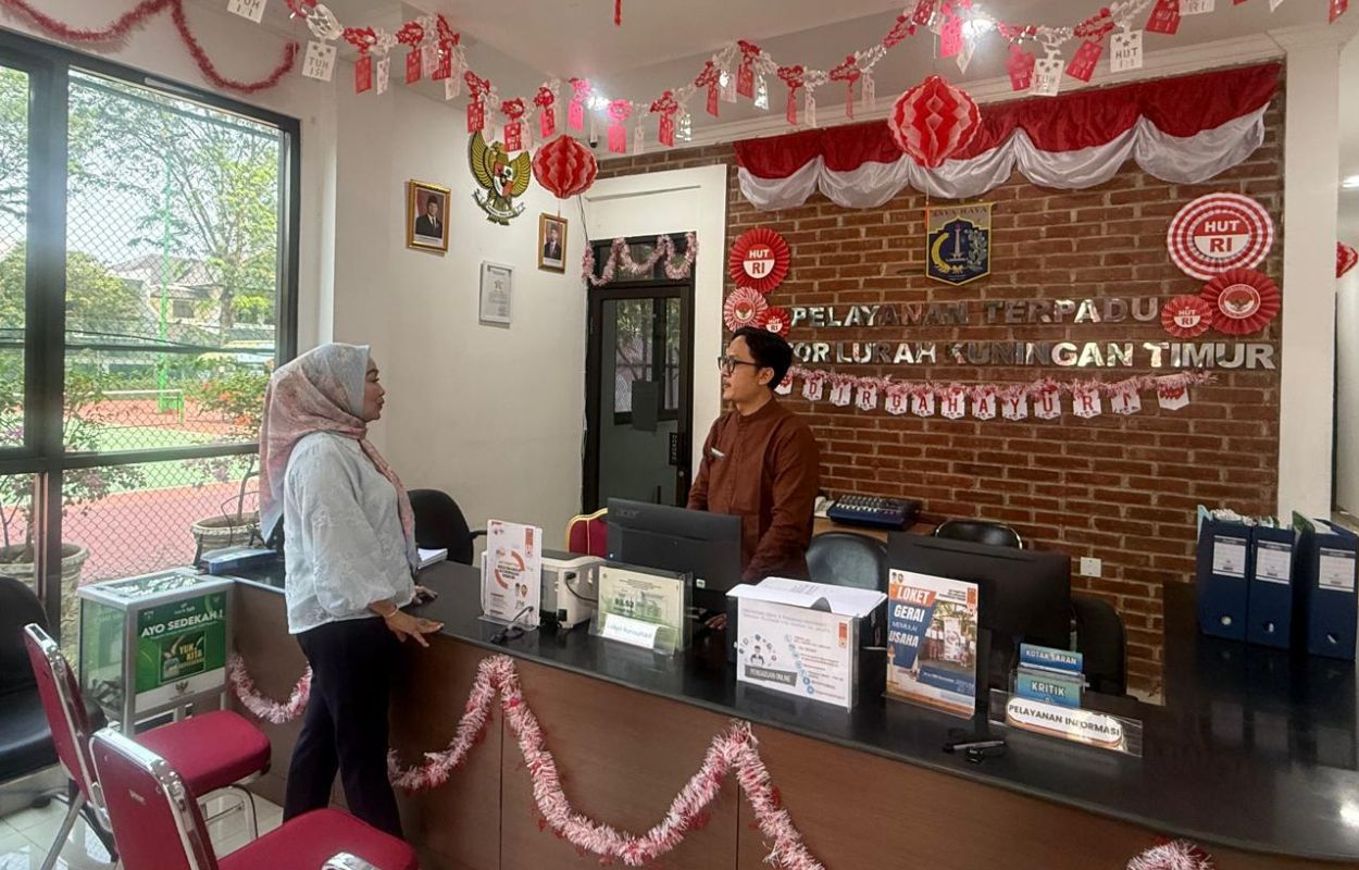 Sambut-HUT-Ke-81-RI-Kantor-Kelurahan-Kuningan-Timur-Dihiasi-Ornamen-Dari-Barang-Bekas