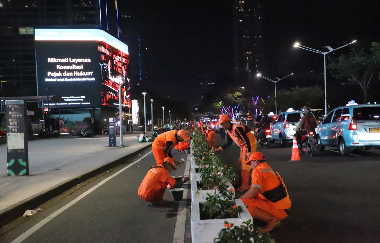 Meriahkan-HUT-Ke-81-RI-Kecamatan-Kebayoran-Baru-Beautifikasi-Jalan-Jenderal-Sudirman