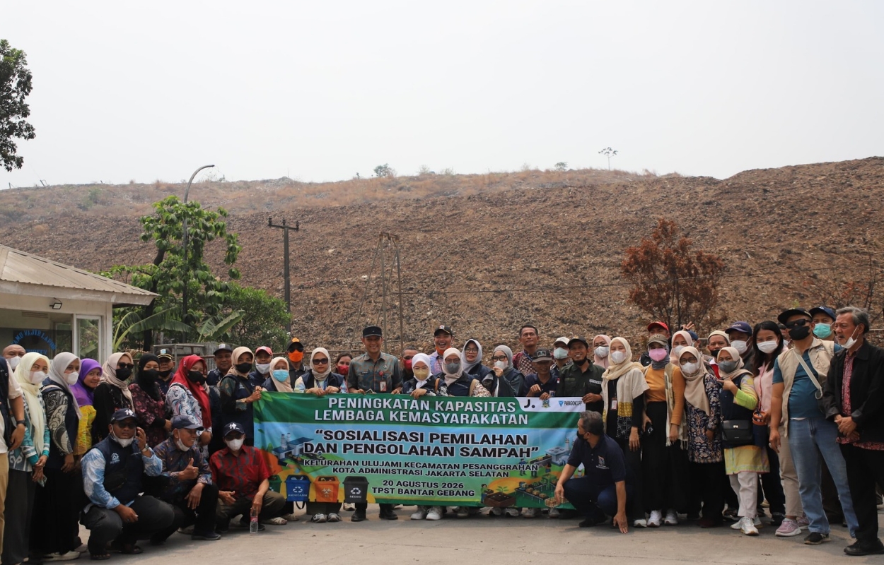 Warga-Ulujami-Ikuti-Sosialisasi-Pilah-Sampah-di-Bantargebang