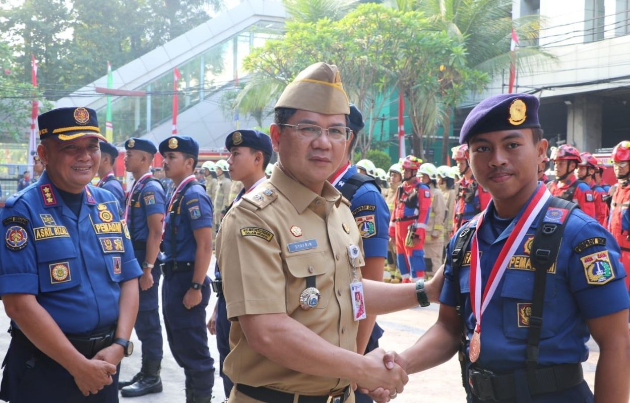 Walikota-Syafrin-Pimpin-Apel-Kesiapsiagaan-Petugas-Damkar