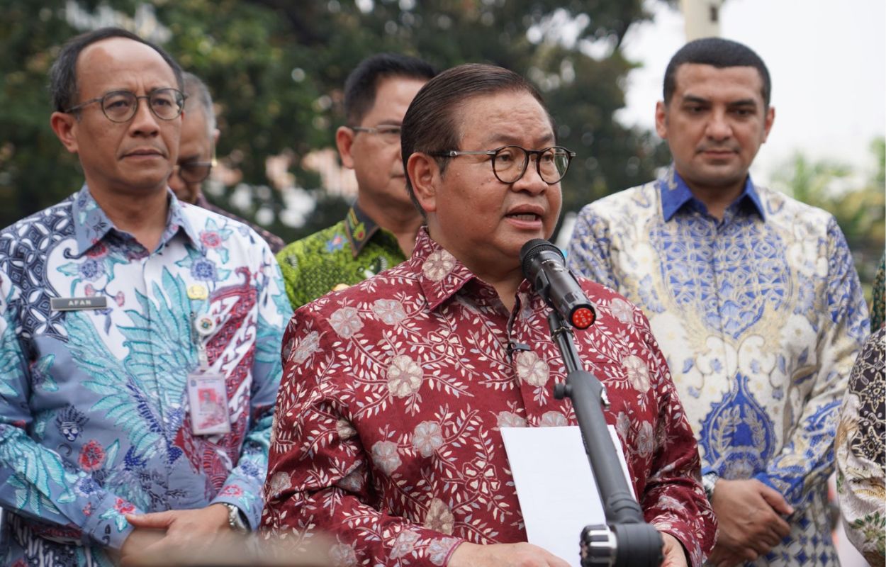 Gubernur-Pramono-Tinjau-Penataan-Kabel-Udara-di-Tebet