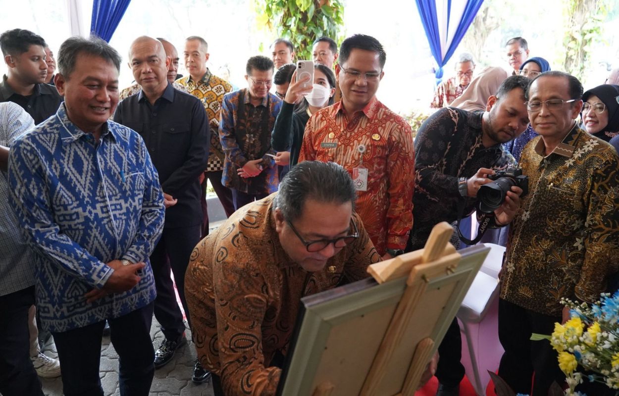 Resmikan-Halte-Universitas-Pancasila-Wagub-Rano-Perkuat-Akses-Transportasi-Publik
