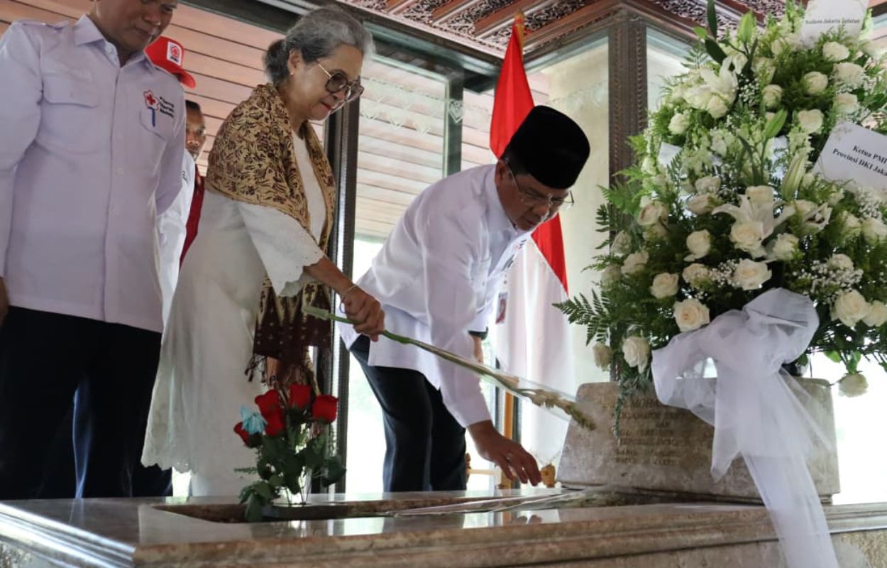 Peringati-HUT-Ke-81-PMI-Walikota-Syafrin-Ziarah-ke-Makam-Bung-Hatta