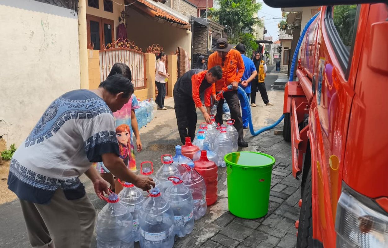 Dilanda-Kekeringan-99-Keluarga-di-Pondok-Pinang-Terima-Bantuan-Air-Bersih