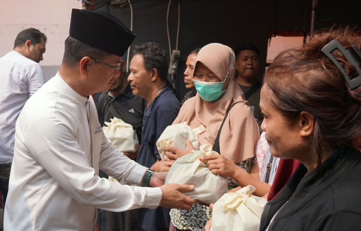 215-Paket-Sembako-Disalurkan-Untuk-Warga-Terdampak-Kebakaran-di-Kebayoran-Lama