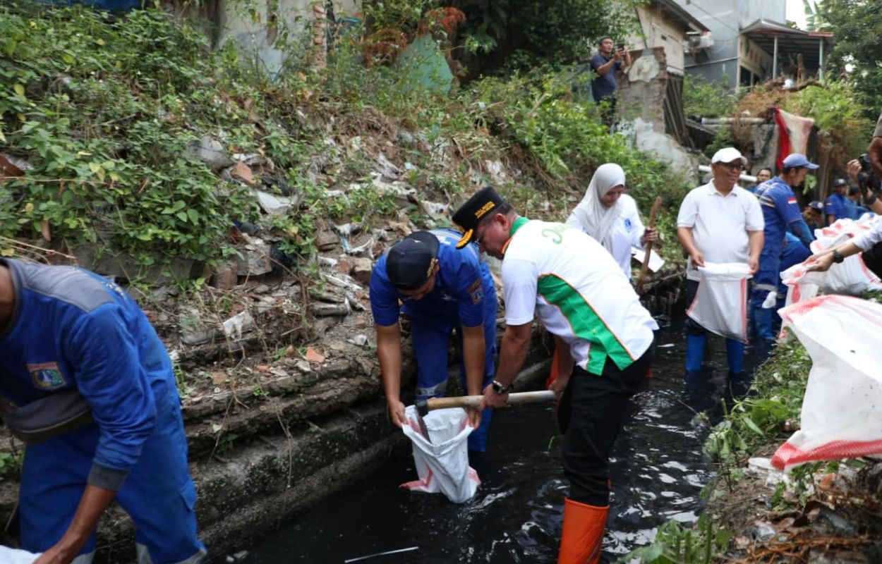 Pemkot-Jaksel-Gelar-Kerja-Bakti-Serentak-di-65-Kelurahan