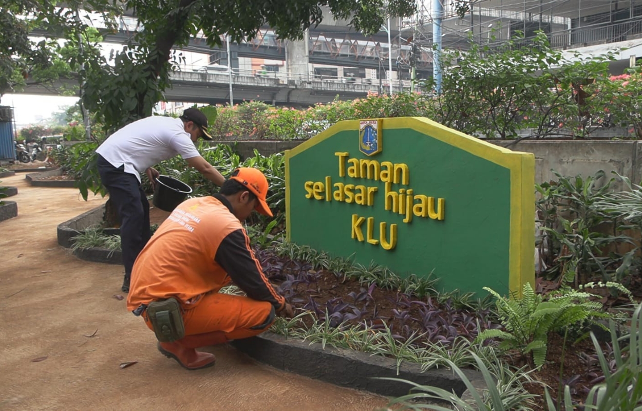 Kelurahan-Kebayoran-Lama-Utara-Bangun-Taman-Selasar-Hijau