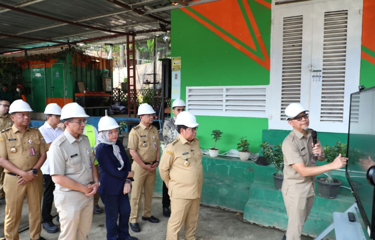 Tinjau-Saringan-Sampah-TB-Simatupang-Gubernur-Pramono-Saatnya-Pilah-Angkut-dan-Olah-Sampah