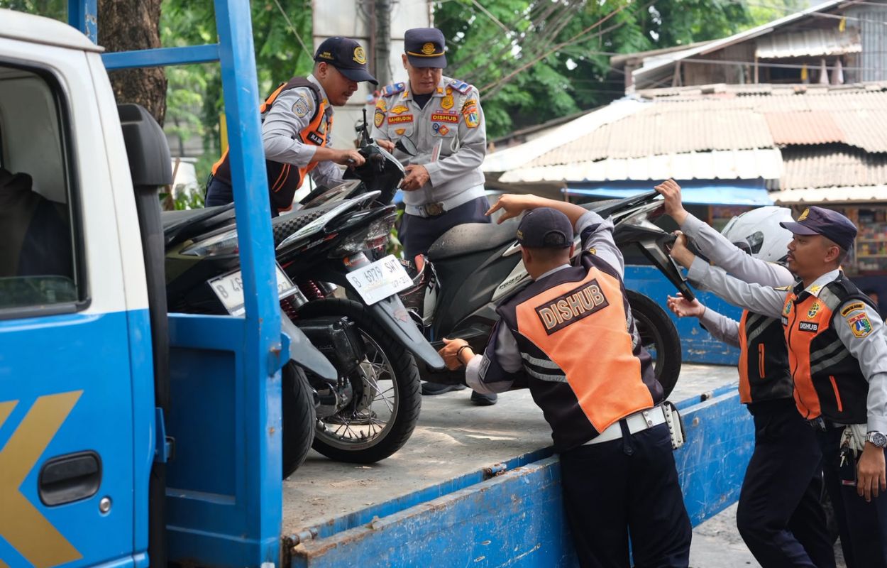 Belasan-Motor-Parkir-Liar-Ditertibkan-di-Sekitar-Mall-Gandaria-City