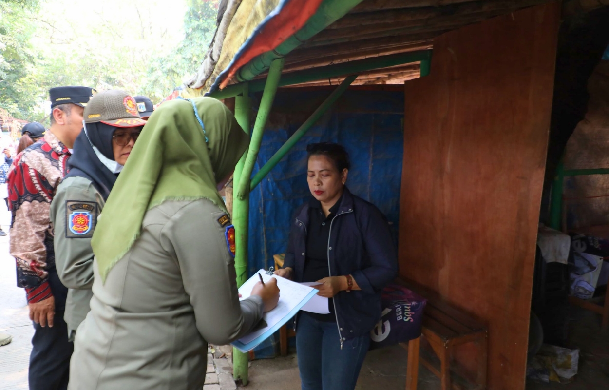 Pemkot-Jaksel-Beri-SP3-Para-Pedagang-di-Kawasan-Setu-Babakan