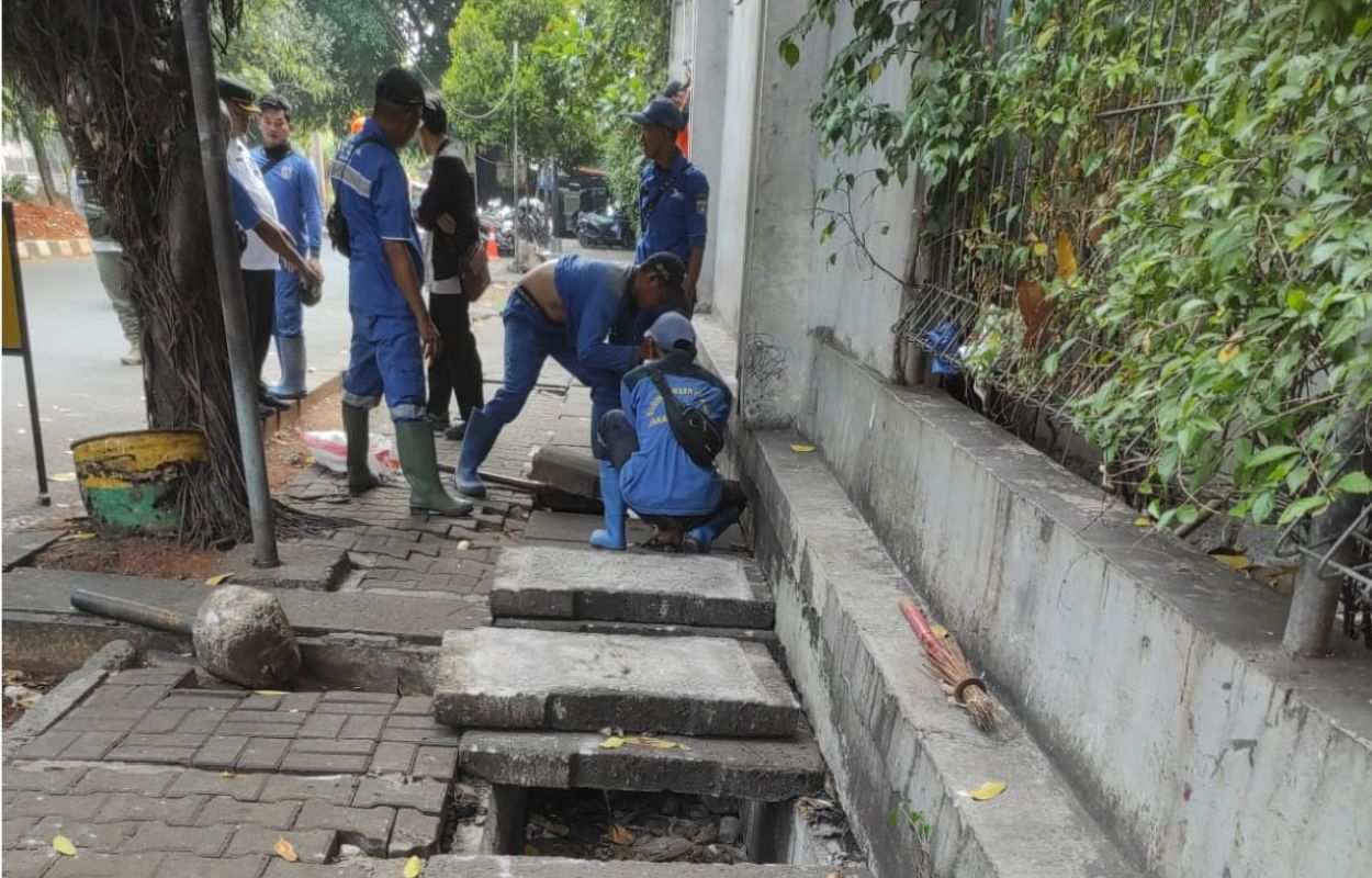 Saluran-Phb-di-Sepanjang-Jalan-Rawajati-Barat-dan-Kalibata-Dikuras