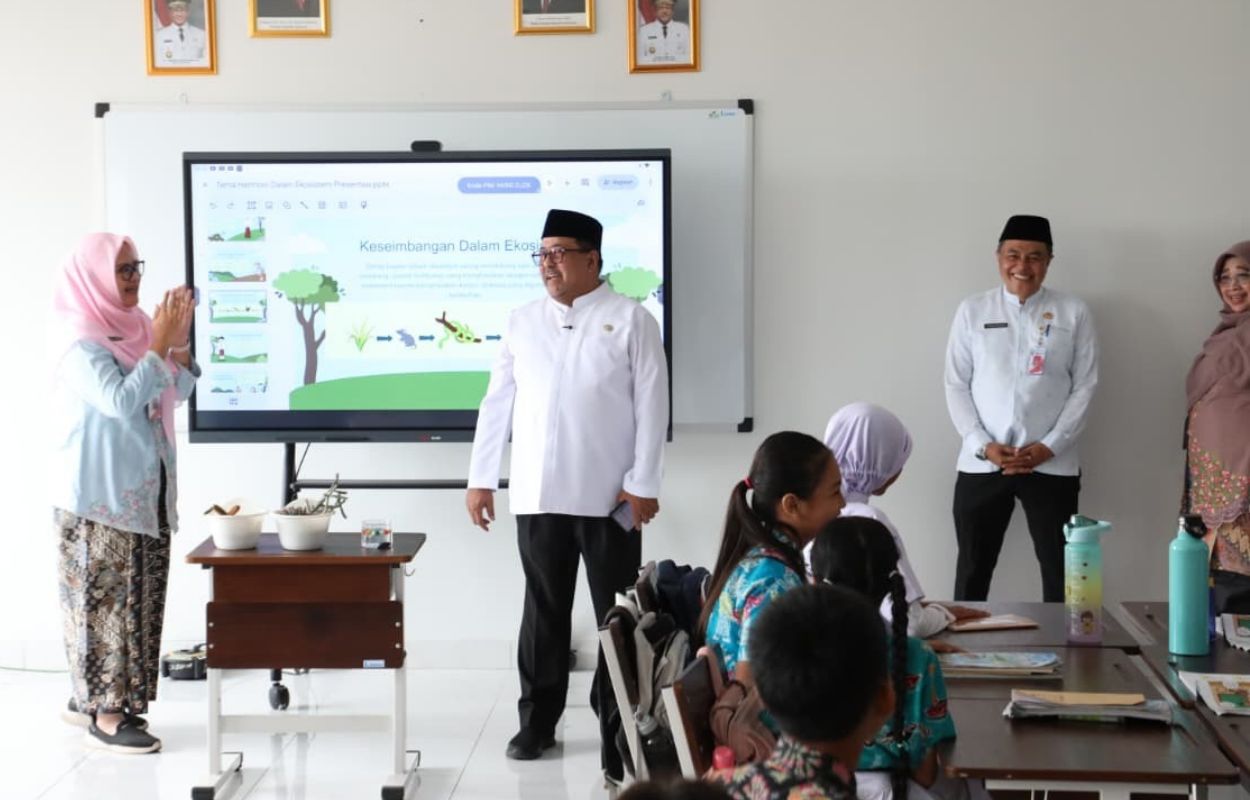 Wagub-Rano-Tinjau-Tiga-Sekolah-Hasil-Rehabilitasi-di-Jaksel