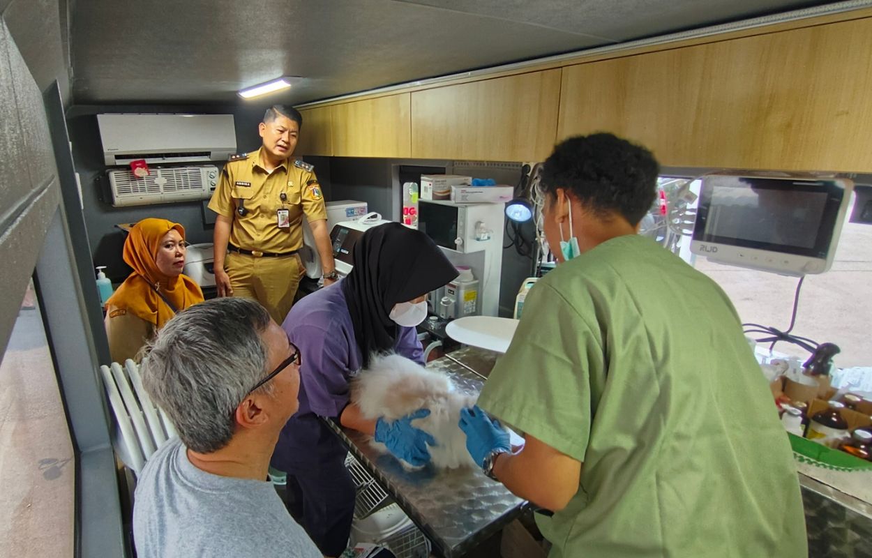 Mobil-Klinik-Hewan-Keliling-Beri-Pelayanan-di-Kelurahan-Gunung