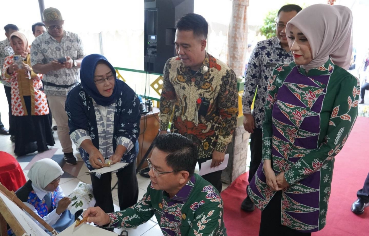Walikota-Syafrin-Buka-Festival-Batik-Tebet-2026