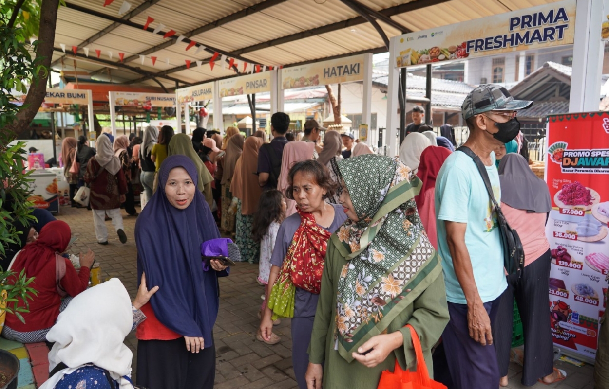 Warga-Serbu-Pangan-Murah-di-Kantor-Kelurahan-Bukit-Duri