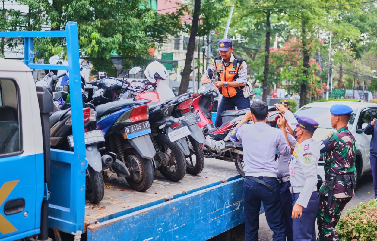 Sudinhub-Jaksel-Tertibkan-Parkir-Liar-di-Jalan-KH-Muhammad-Syafii-dan-Melawai
