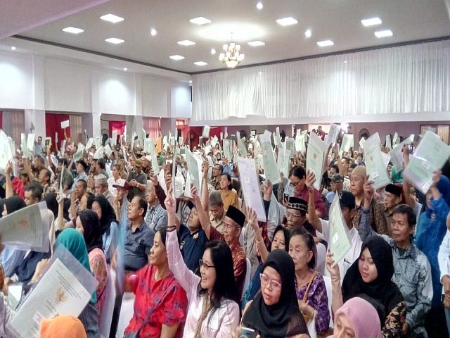 2500-warga-jaksel-terima-sertifikat-ptsl