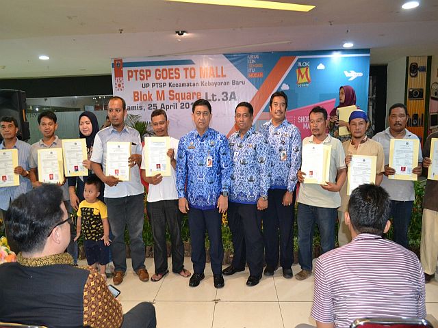 88-pelaku-usaha-se-kecamatan-kebayoran-baru-terima-iumk