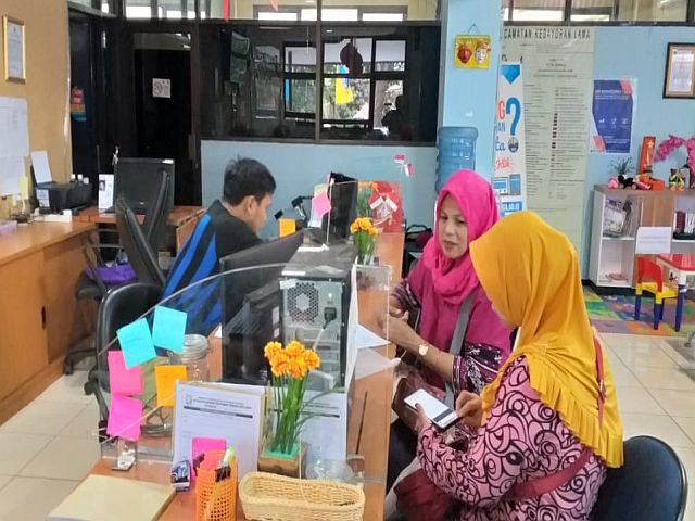 doorstop-kecamatan-kebayoran-lama-bantu-masyarakat-di-akhir-pekan