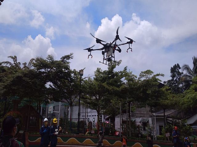 dua-lokasi-di-kelurahan-kebagusan-disemprot-disinfektan-gunakan-drone