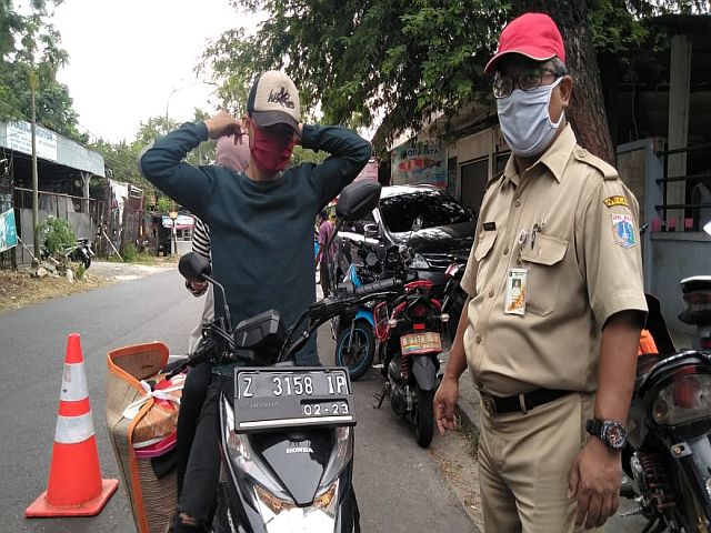 empat-titik-check-point-di-kecamatan-cilandak-dijaga-24-jam