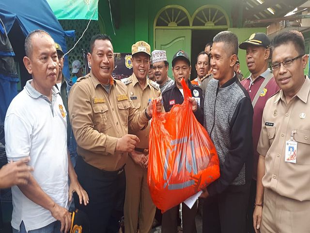 fkdm-jaksel-beri-bantuan-korban-kebakaran-manggarai