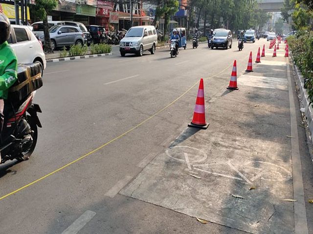 jalur-sepeda-jalan-melawai-raya-dipasangi-traffic-cone