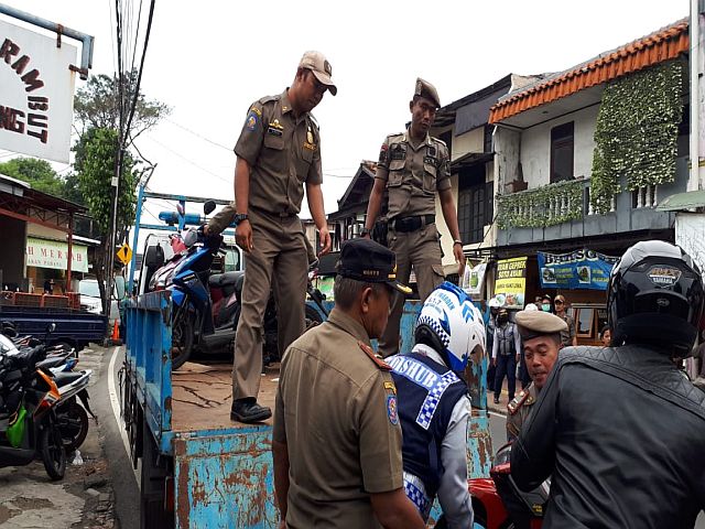 kecamatan-jagakarsa-gelar-tertib-trotoar
