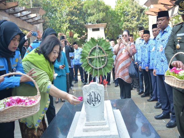 keluarga-ade-irma-peringati-hari-kesaktian-pancasila-di-jaksel