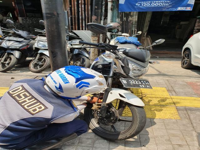 marak-parkir-liar-kawasan-panglima-polim-raya-dirazia