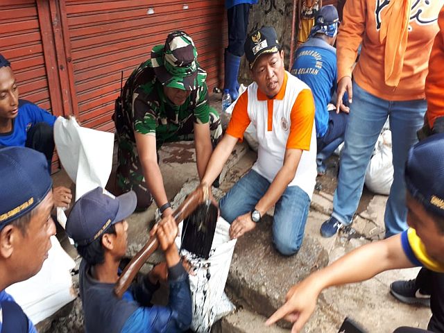 masyarakat-kelurahan-pasar-manggis-gotong-royong-laksanakan-bbjs