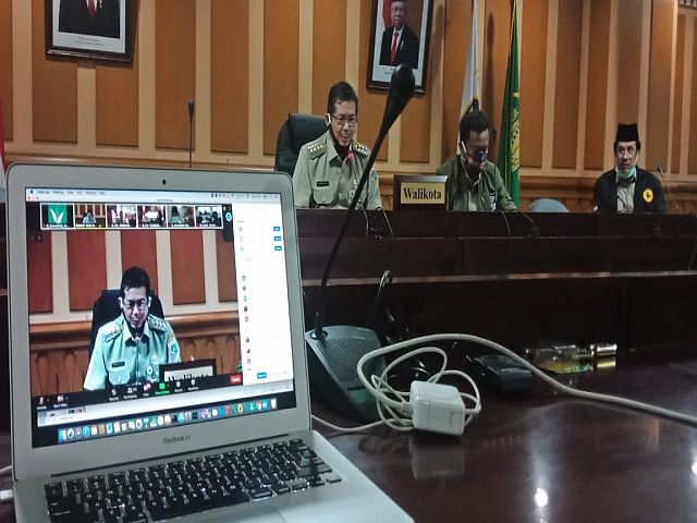para-gugus-tugas-rw-di-jaksel-presentasikan-inovasi-tangani-covid-19