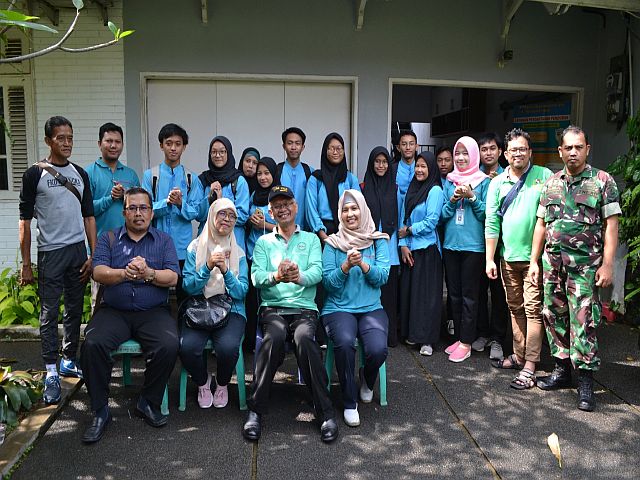 pelayanan-adminduk-di-psn-kelurahan-bangka-dimanfaatkan-siswa-untuk-rekam-e-ktp