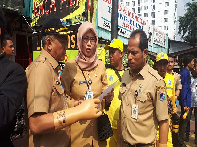 pemkot-jaksel-monitor-kabel-utilitas-di-jalan-tebet-utara