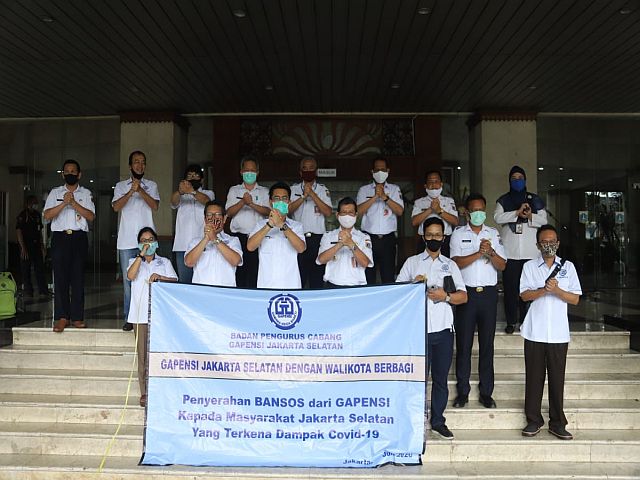 pemkot-jaksel-terima-bantuan-ratusan-karung-beras-dari-gapensi-jaksel