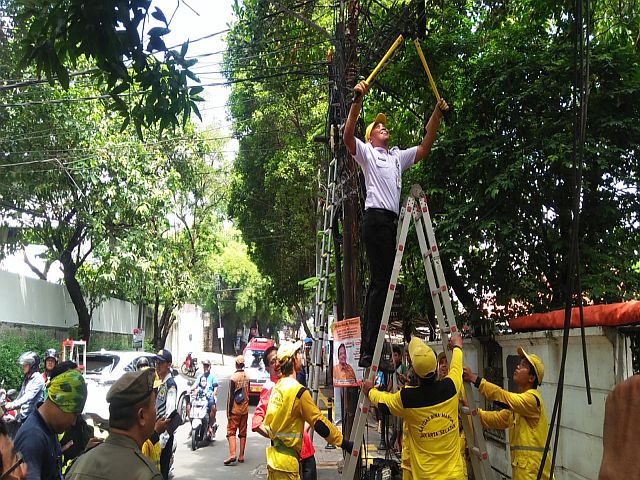pemkot-jaksel-tertibkan-jaringan-utilitas-di-dua-lokasi