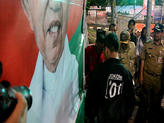 pemkot-jaksel-turunkan-apk-sambut-masa-tenang-pemilu-2019