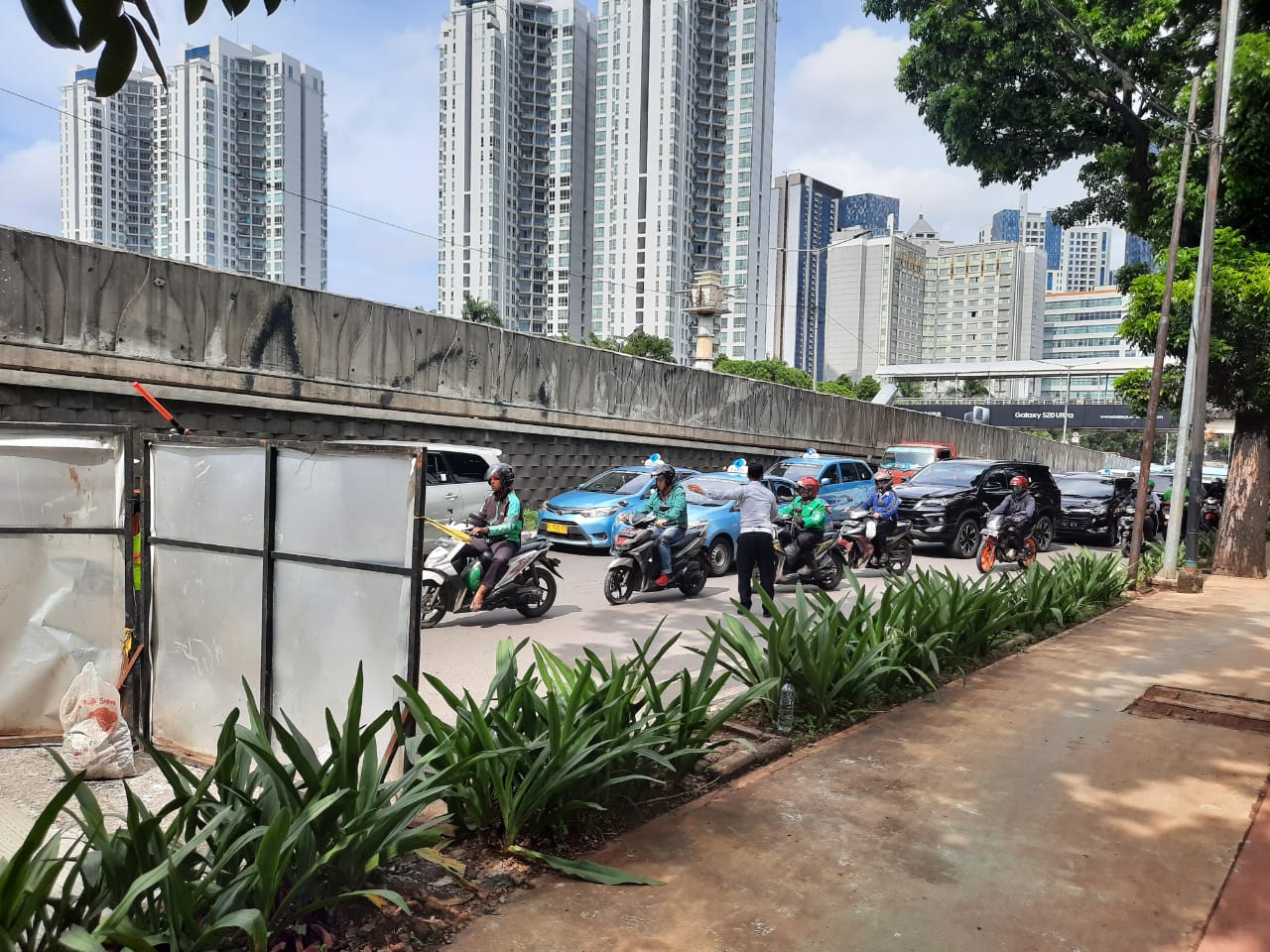 personel-sudinhub-jaksel-disiagakan-antisipasi-kemacetan-di-jalan-casablanca