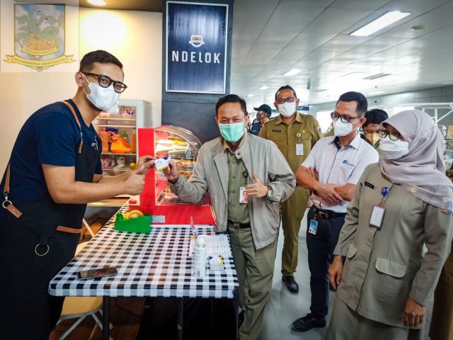 plt-wali-kota-jaksel-kunjungi-bazar-ramadhan-di-stasiun-mrt