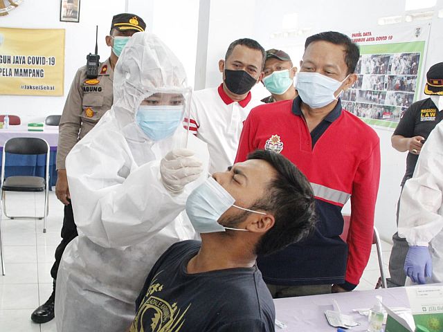 plt-wali-kota-jaksel-tinjau-swab-pemudik-di-pela-mampang