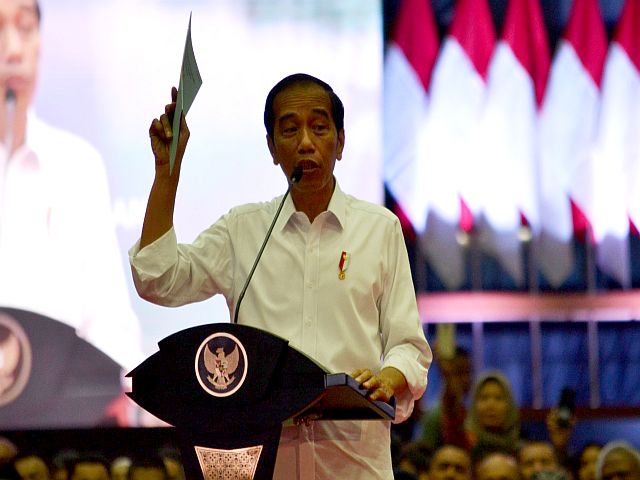 presiden-ri-bagikan-3-ribu-sertifikat-bagi-warga-jaksel
