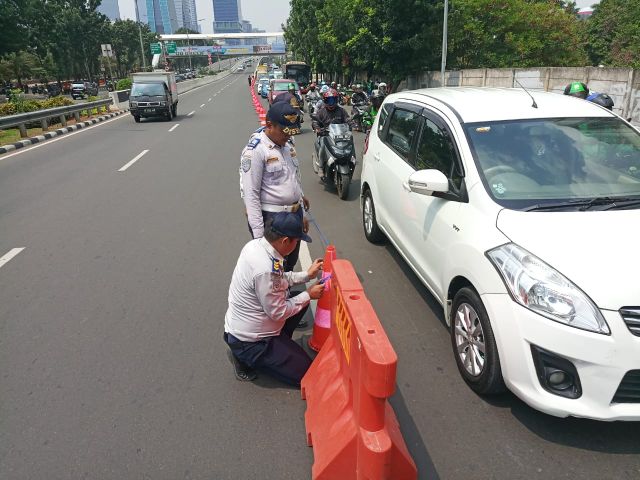 ramp-turun-jlnt-casablanca-dipasang-traffic-cone-dan-mcb