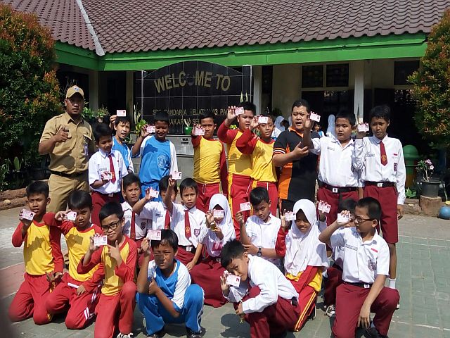 ratusan-siswa-di-gandaria-selatan-terima-kia