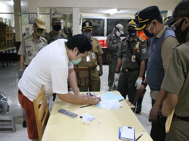 restoran-dan-kios-langgar-psbb-di-tebet-ditindak-tegas